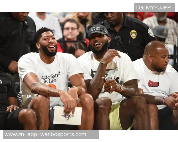 浓眉调侃三状元比一手势称自己拥有大学冠军荣耀