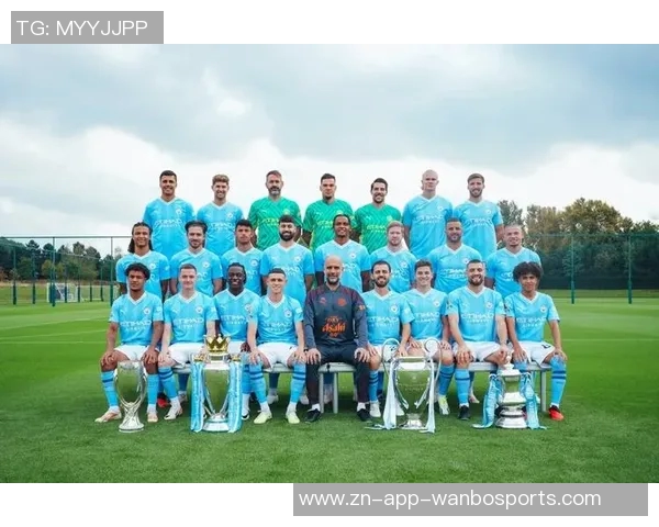 曼城新赛季全家福展现团结精神瓜帅领衔福登与B席并肩作战